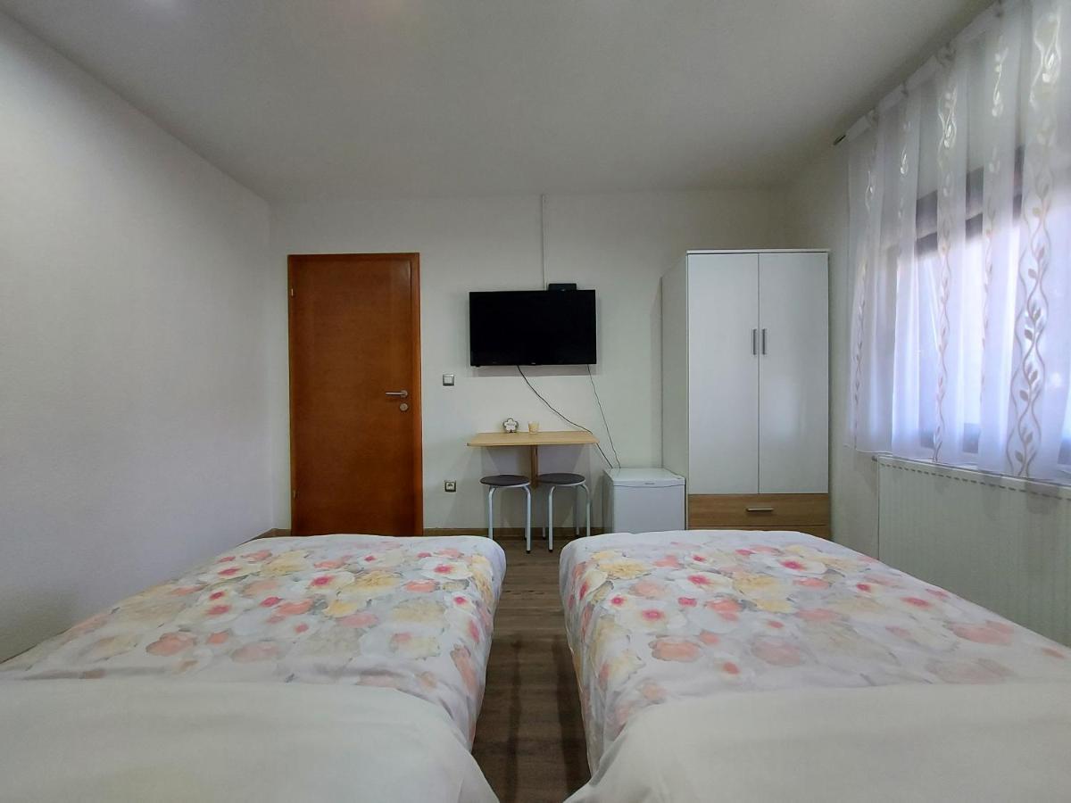 Hotel House Boketto Korenica Exterior foto